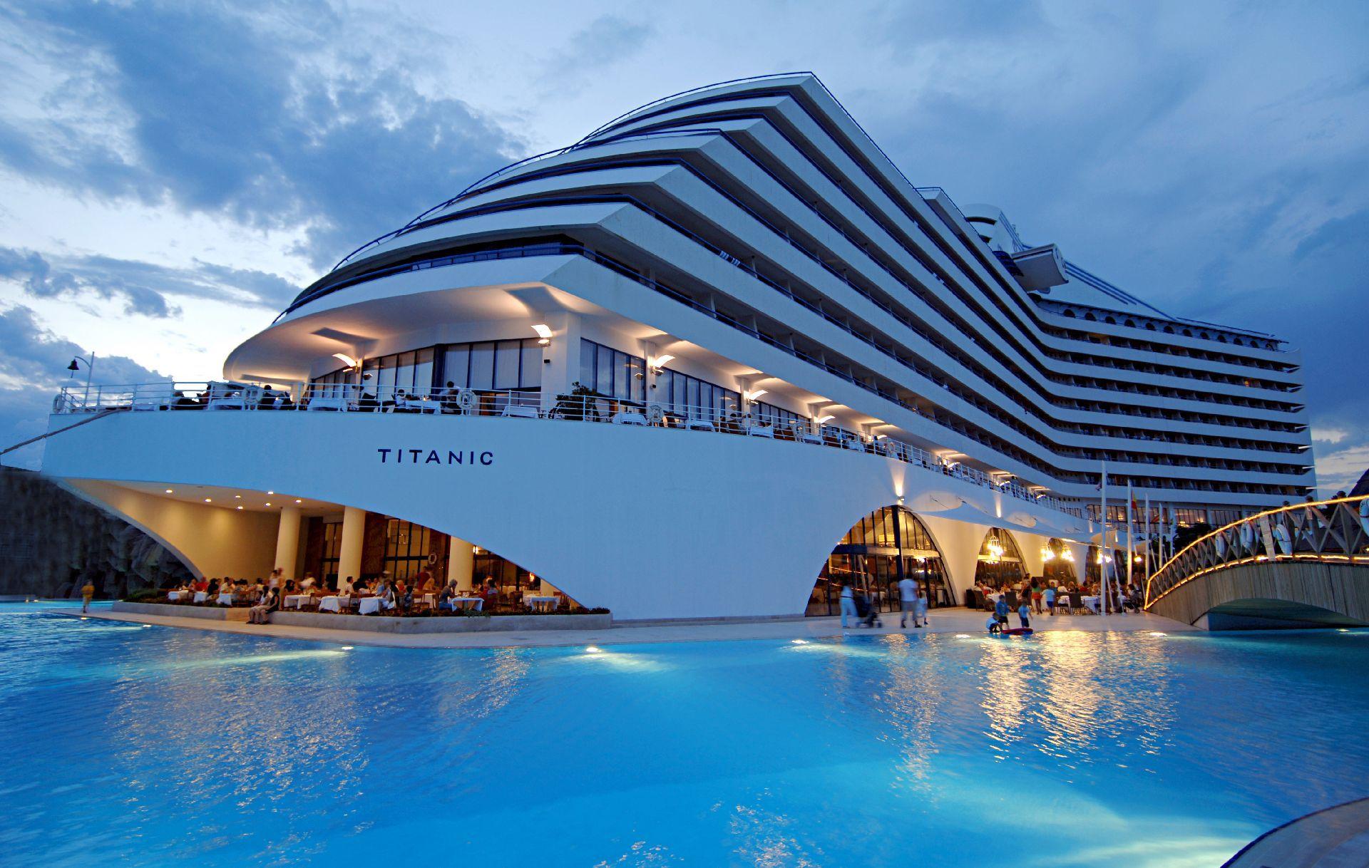 Titanic Hotels: Web Sitesi ve Mobil Uygulama